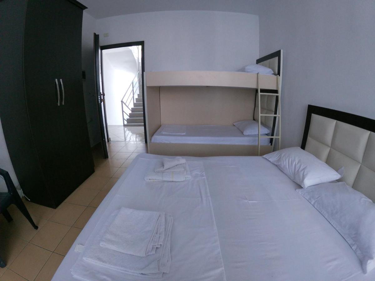 Honey Apartments Near Promenade Sarandë Exteriör bild